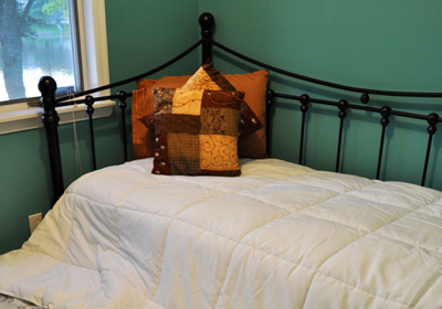 Trundle Bed in Guest Room 1
